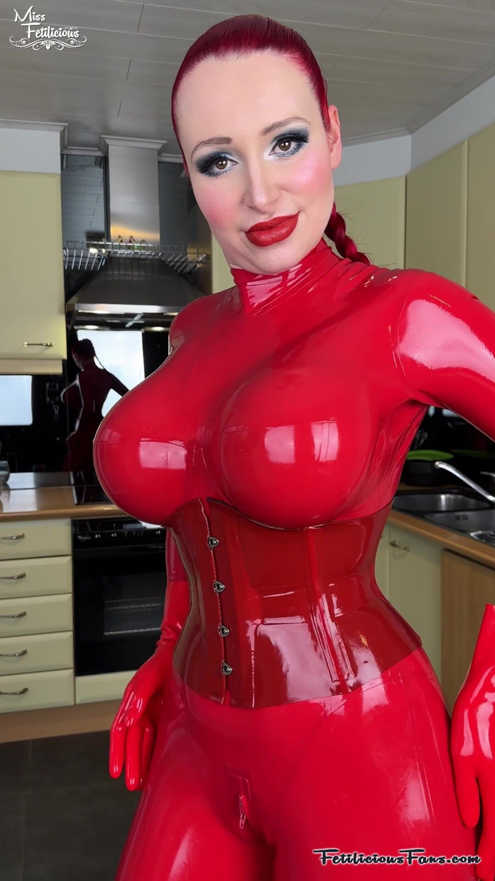 Miss_Fetilicious: Pronto para se render à sua amante de látex?