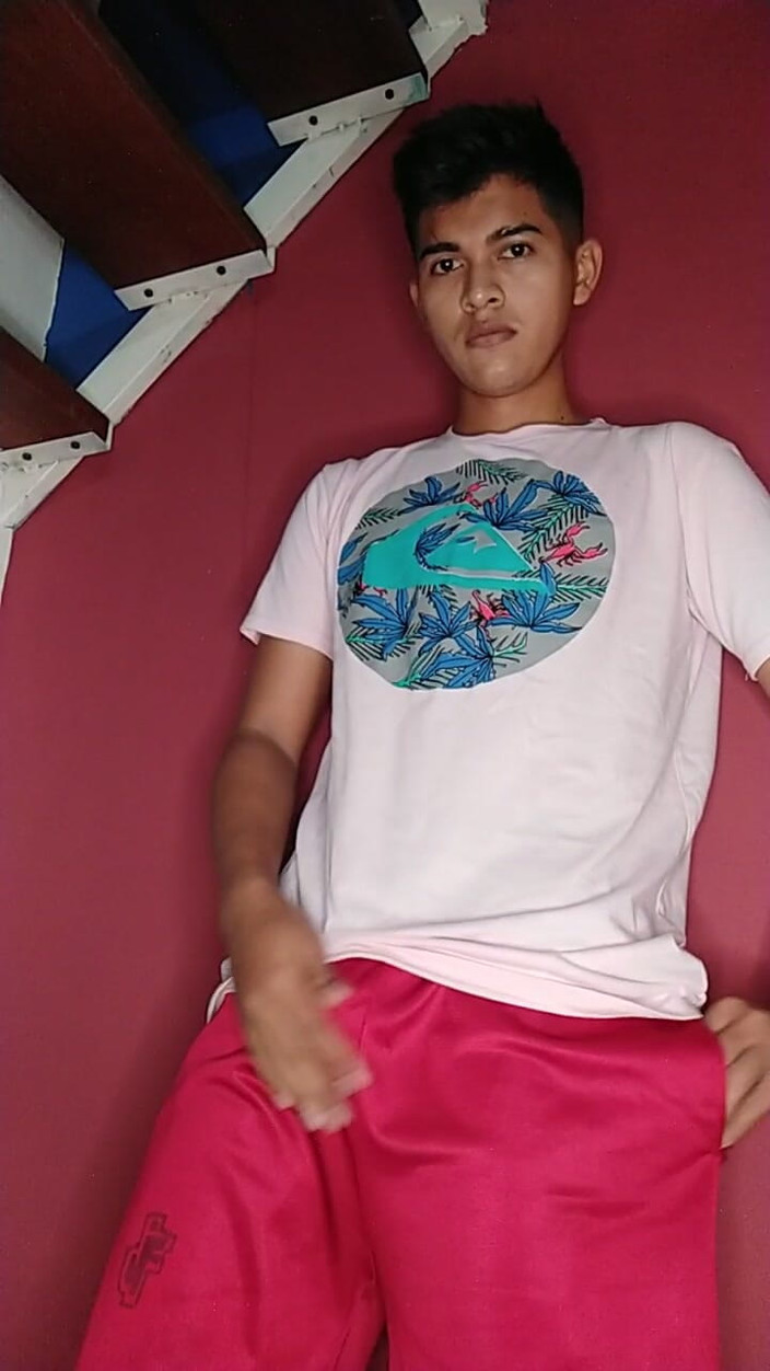 Viral boys: Alan Tokers Masturbates at Dawn