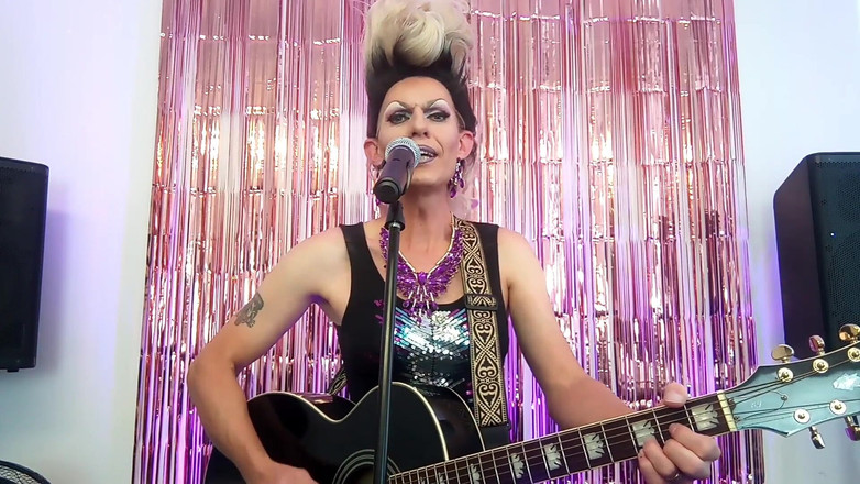 Alexalovesit: Стукіт у двері небес