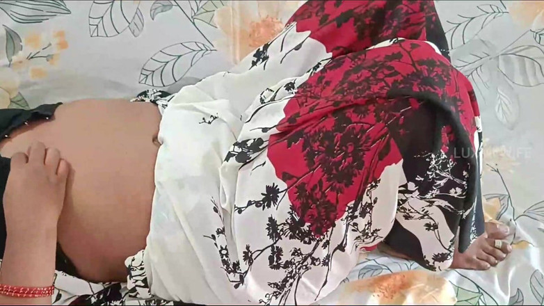 Luxmi Wife: Manželka dostane vrchol orgasmu tekoucí z kundičky - 4