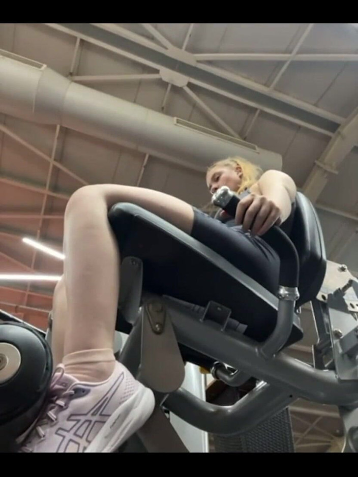 JuiceLussie: Workout with Masturbate in Public