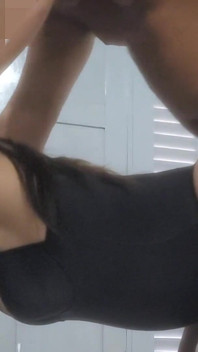 너의 자지를 꺼내지 않을 때까지 내 엉덩이에 모두 집어넣어.