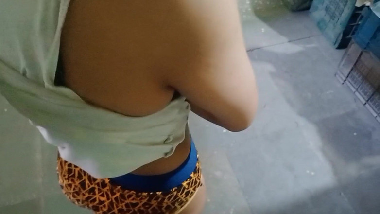 NikiRathod: Pantat bahenol cewek sange ini ditampar habis-habisan dan bikin cewek...