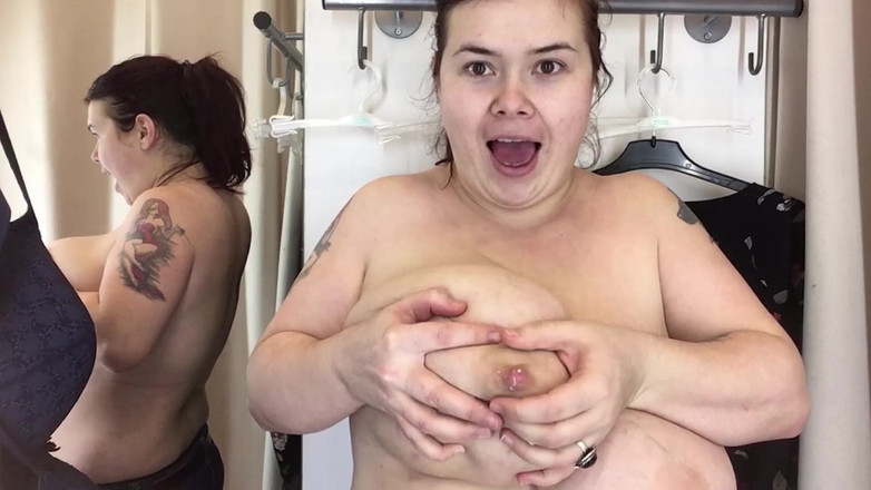 Roxanne Miller: Бюстгальтери в роздягальні