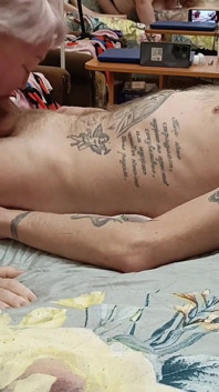 Schwiegermutter beobachtet schwiegersohn beim abspritzen nach dem blowjob
