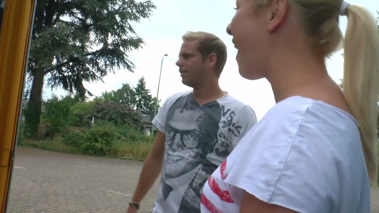 German amateur - 100% German hardcore videos: Blonde milf wird auf dem rückweg des lkw gefickt