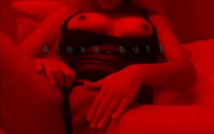 Alexxxa but: 2月14日我一个人很饥渴，我开始抚摸我的阴户，直到我高潮了，最后弄湿了