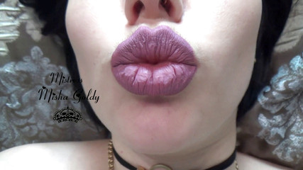 Goddess Misha Goldy: Lip smelling & lip puckering while masturbating