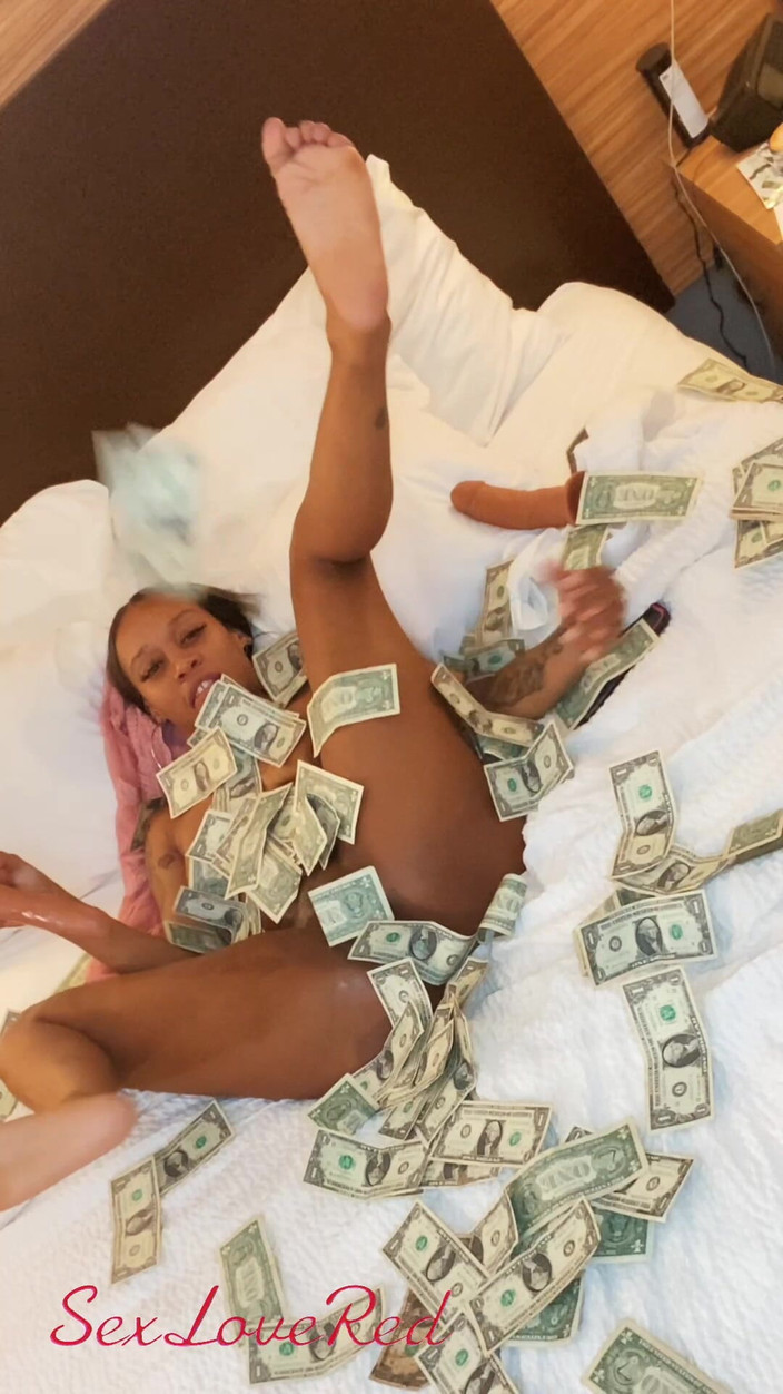 SexLoveRed: Rok 1
