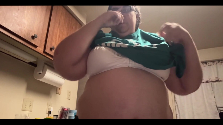 Moobdood: 我的一个粉丝（）好心给我买了胸罩！