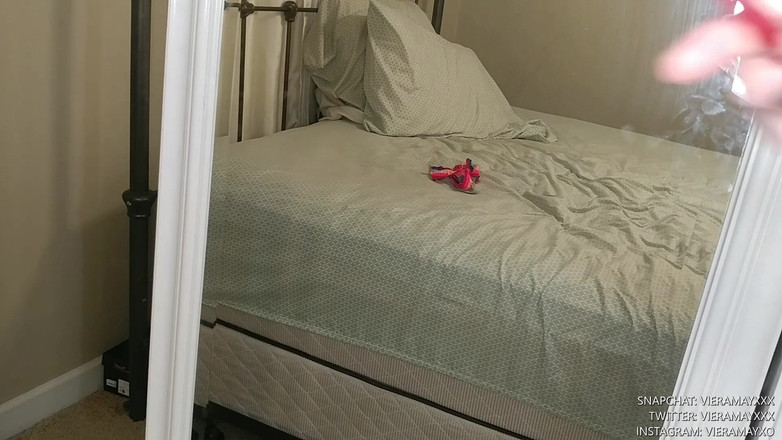 VieraMayXXX: パンティとキャンディをファンに送る