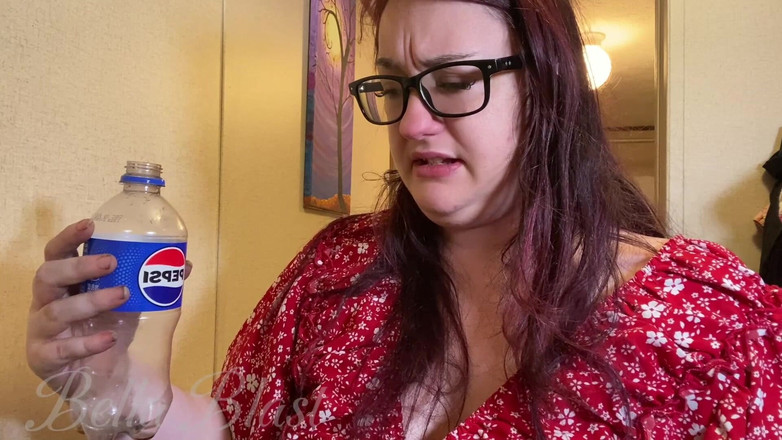 BellaBlast: Yakın röntgencilik gulp, chug ve geğirme! Bella Blast