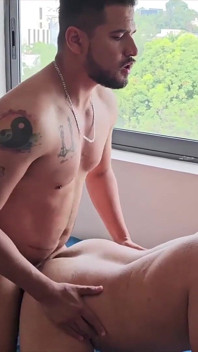 Gaura fără prezervativ - Chris Vers se agață cu Eryck Reyez