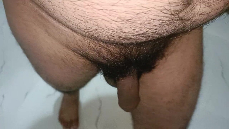 LovedSunsine1990: 每当我独自在家时，我都赤身裸体地四处游荡。