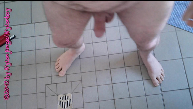 Carmen_Nylonjunge: The Glasses dipenuhi dengan air kencing