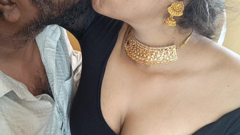 Pushpa porn: Ciuman bibir mendalam yang panas dan comel