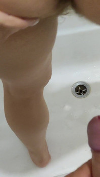 Vengo a la vecina a follar su coño peludo hasta que su marido estaba en el trabajo y se corrió por ella en la ducha 4k
