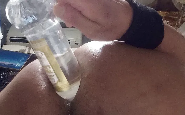 Osiritikubi: Glass dildo big enough for this ass