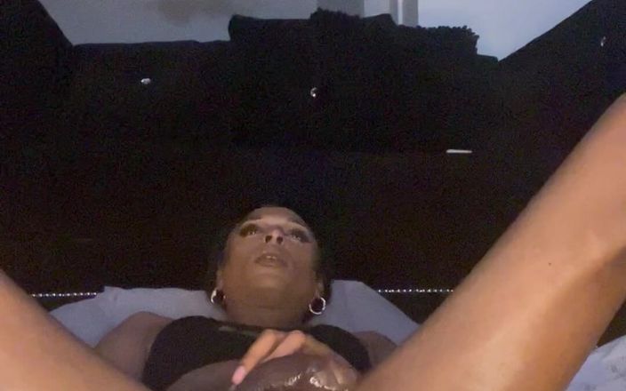 Yummie encounters: Hübscher schlanker femboy streichelt bbc-schwanz versaut