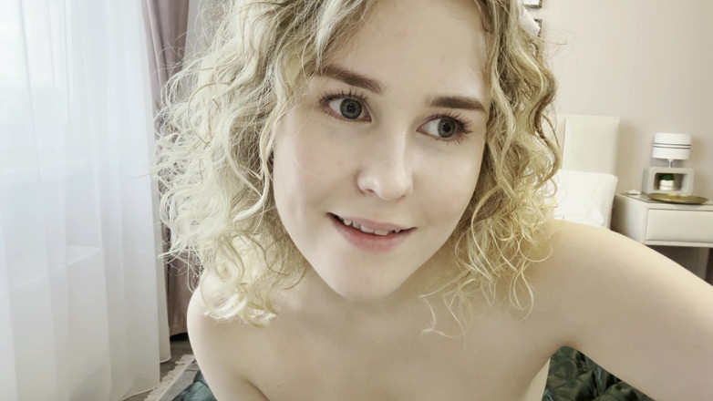 Heatwave Porn: Beautiful Teen with a Pink Dildo