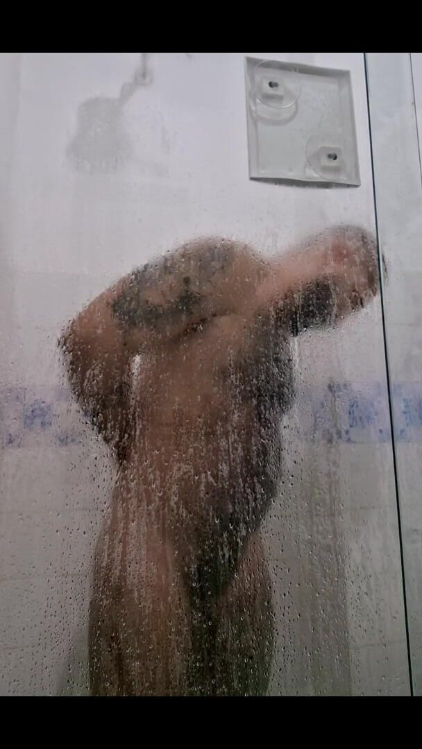 RiqueMartinsRJ: Do You Wanna Hop in the Shower with Me?