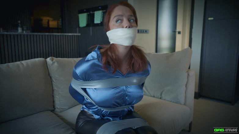 Gag Attack: Daisy - Sekreterare Band Bondage Alt