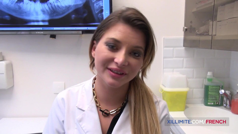 French girls at work: Blonde zahnärztin fickt ihren patienten