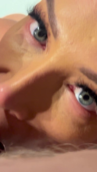 Ava Austen este futută în gât și în pizdă de pula masivă a lui Danny D