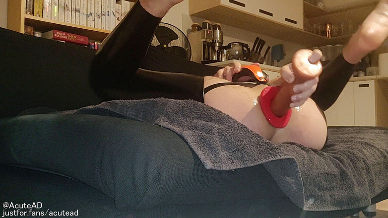 AcuteAD: Rubber Twink Self-fisting