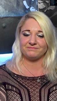 Welgevormde Duitse vrouw Jessie - Haar eerste Creampie Gangbang