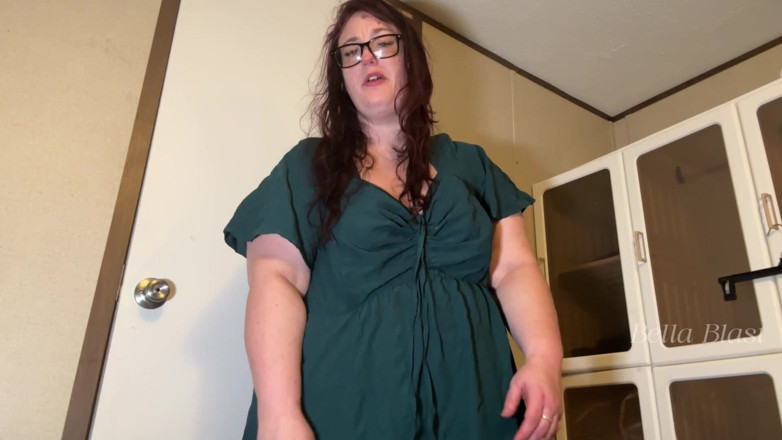 BellaBlast: Bbw pète domination : mange ce pet, you worthless pathetic loser...