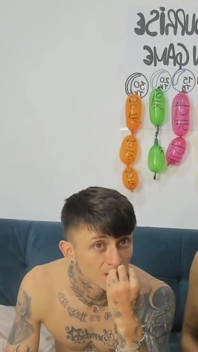 Cuplu sex dans și în cameră