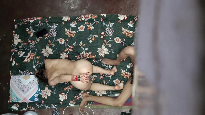 Kaambali: Indická manželka podvádí prstění a masturbace Tvrdý sex