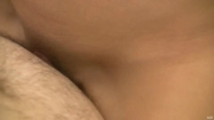 Hard raw sex: Calda asiatica cavalca ragazzo grasso