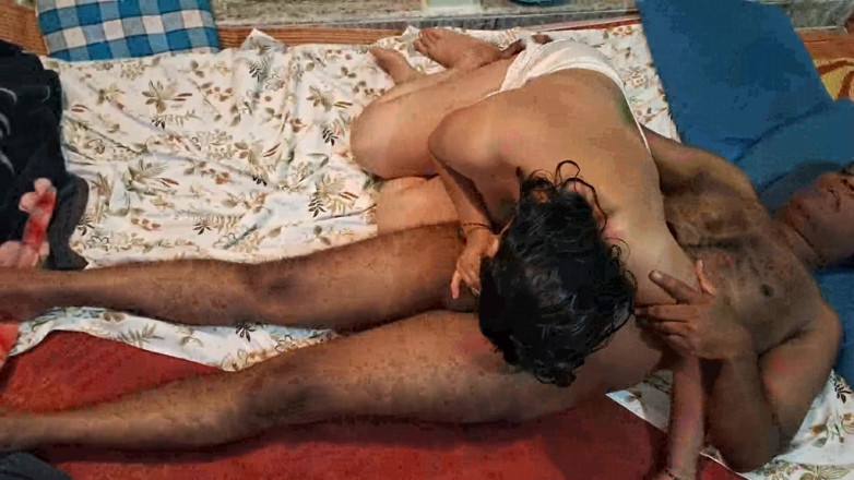 Sexy sindu: Skutečný pár má první noc sám v pokoji