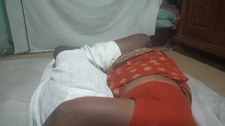 Desi Sathiya: Indická desi tamilská vesnice se sexy tělem Bhabhi tvrdě šuká