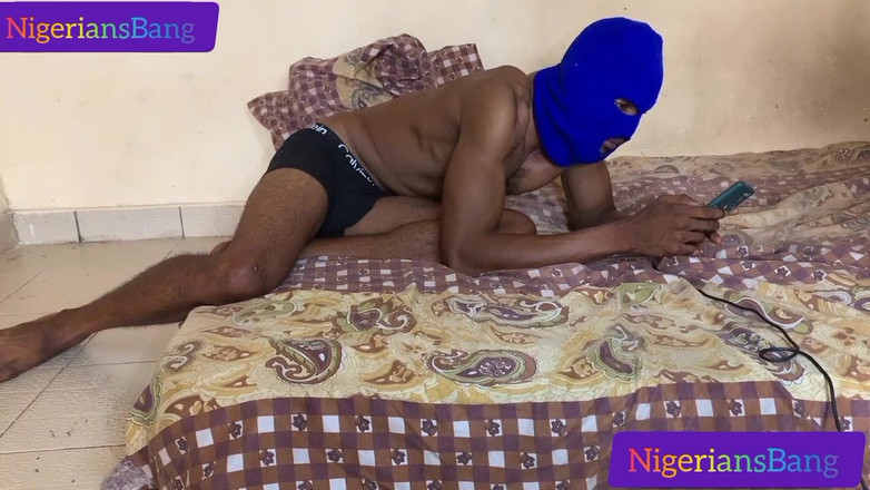 NigeriansBang G XXX: 独自在我的旅馆里手淫