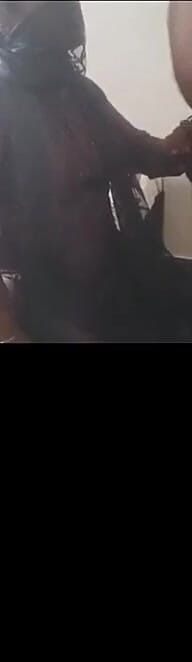 Cô ấy hỏi nếu một chiếc xe buýt sẽ đến ... nhưng cuối cùng đã cưỡi ngựa với anh ấy