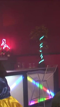 Kit Lee et Kat Lee baisent chacun avec une bite de leur propre, mais ensemble
