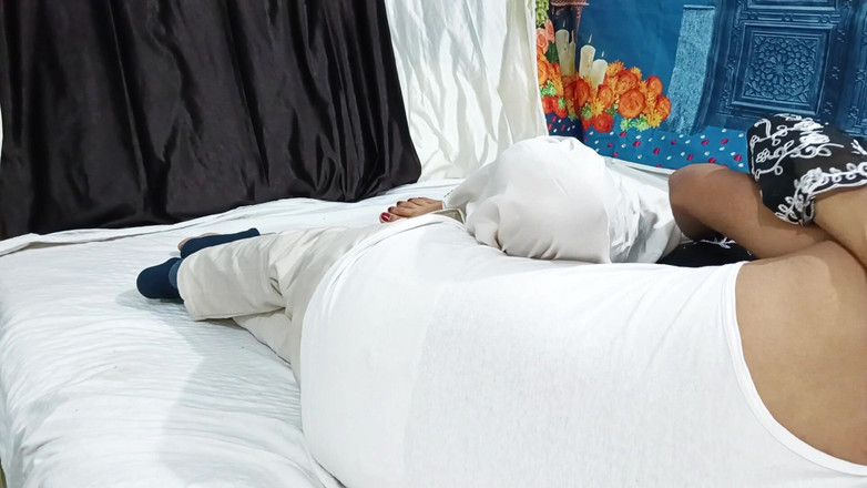 Dearshivani: Desi Bhabhi Land Ki Bukhi Hai