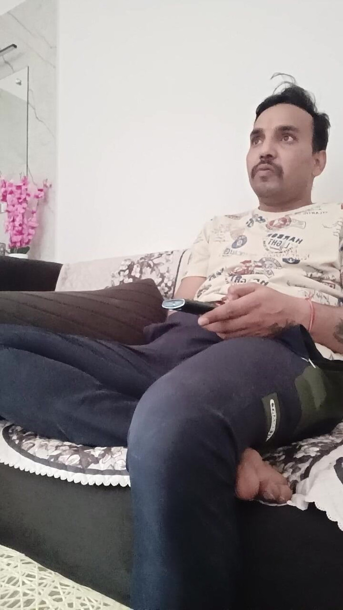 Rajasthani-old-lover: Thủ dâm trên chiếc ghế dài của tôi xem TV