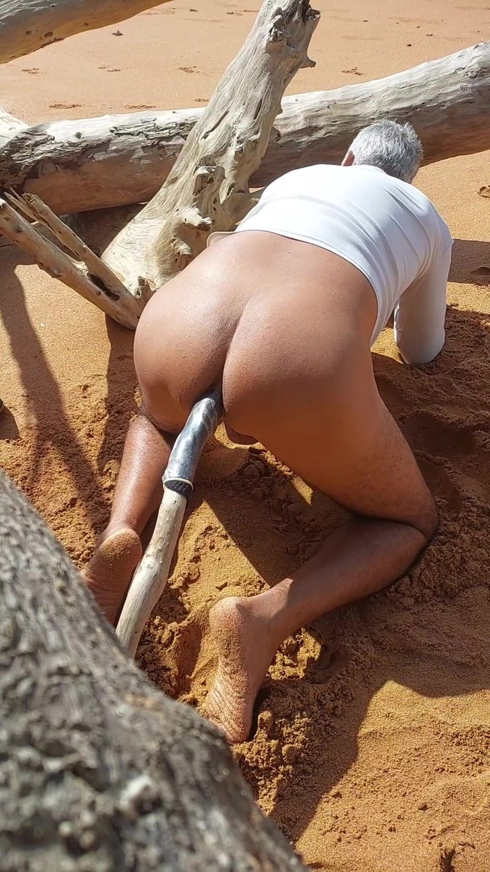 Ladysilvas: Ladysilva Arrombando Sua Bunda Gostosa Com Um Pau Grande E...