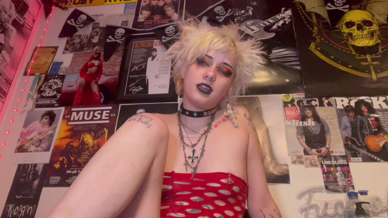 Glitterqueen1999: Stepsis Glitterqueen1999 Wants to Try Deepthroat and Anal Taboo Lipstick...