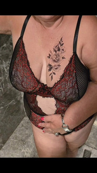 60 anni bbw matura nonna matrigna in bagno di lusso, culo grasso, grandi tette e figa succosa.