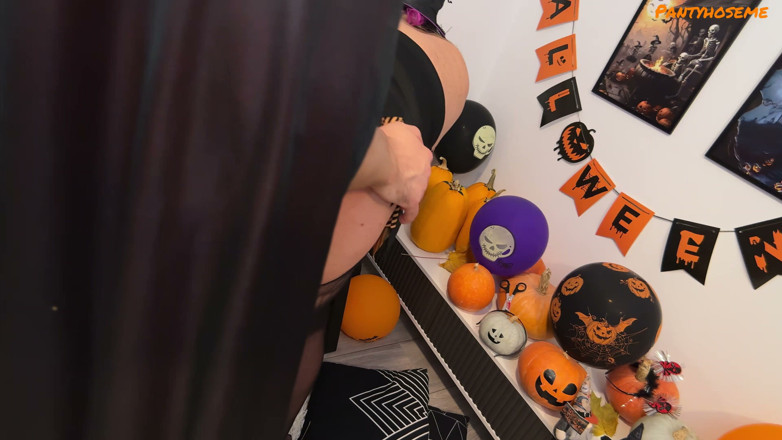 Pantyhose me porn videos: Pantyhose hitam berambut purple marta dikongkek pada Halloween dan pancutan...