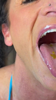 Kandy's Cuck Vitamins Eating Gummy Losers