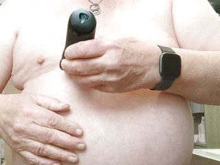 Karlchengeil: 내 몸을 면도하고, 벨트를 묶고, 내 가슴에 벨트의 신선한 자국을 돌림빵
