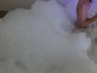 i_am_freya: Sumérgete en mi paraíso de las burbujas donde las fantasías...