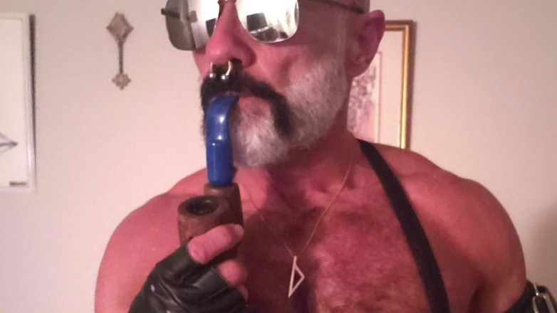 MusclesCigarsFFPig: Röker pappa i singel