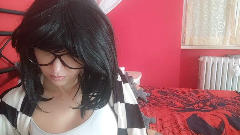 savannahamatoriale: she bangs, she burps!